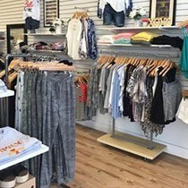 Открытые напольные вешалки для одежды